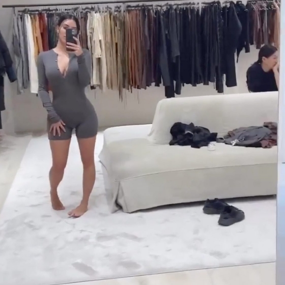 Skims Henley Onesie Onyx - Picture 4 of 5